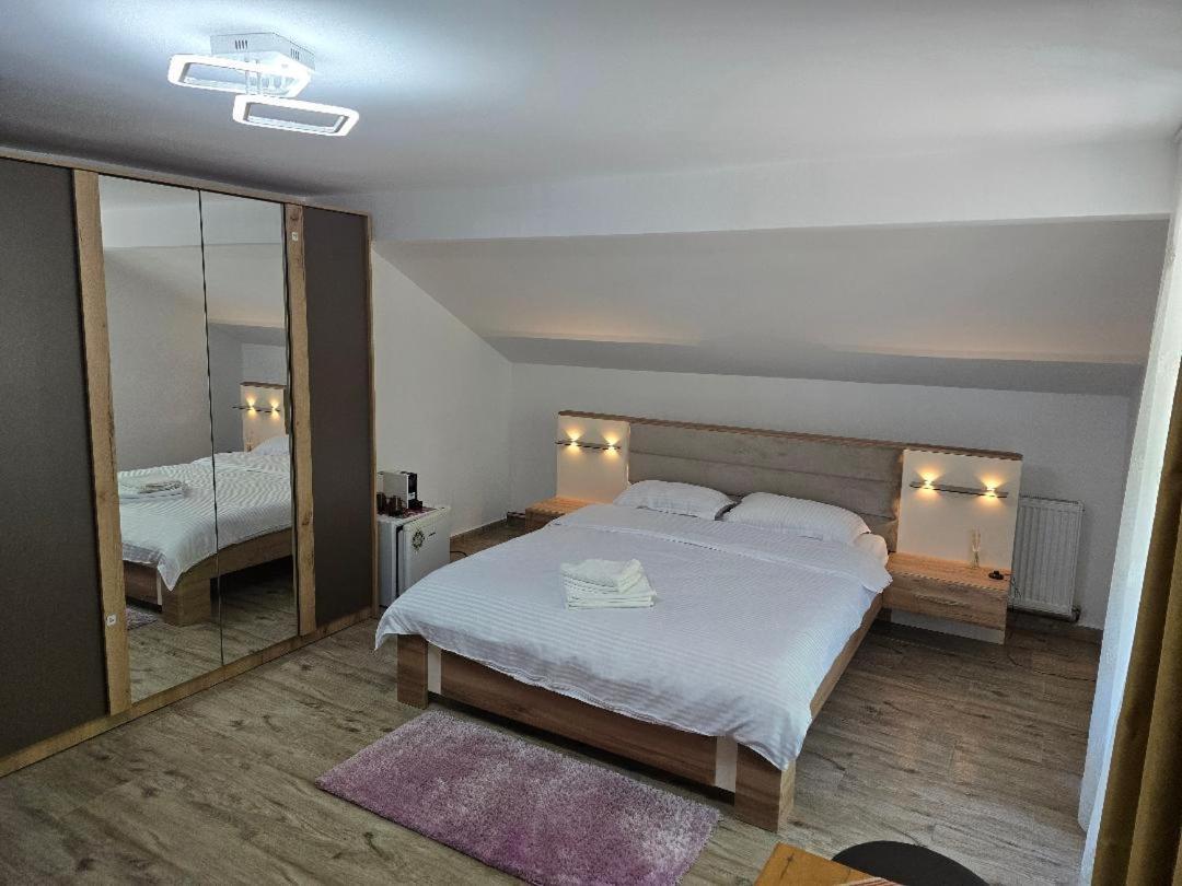 Casa Vivian Hotel Байле Херкулане Екстериор снимка